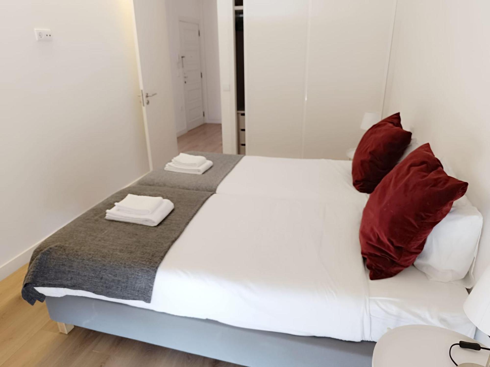Camoes Appartments Порто Екстериор снимка